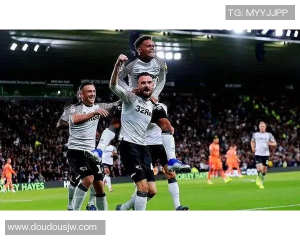 哈德斯菲尔德与德比郡激战正酣谁能在这场较量中笑到最后